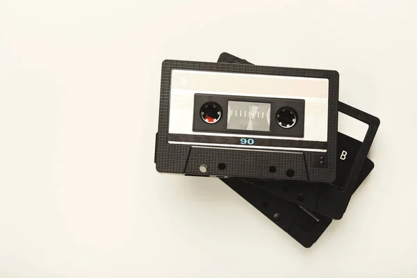 Vintage audiocassettes geïsoleerd op witte achtergrond — Stockfoto