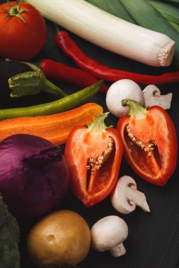 Taze biber, mantar ve pırasa arka plan