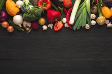 Renkli taze organik sebze kenarlık