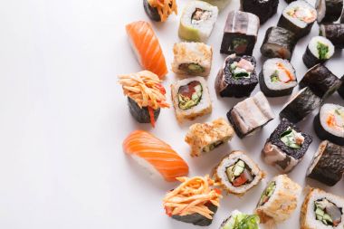 Suşi, maki ve beyaz rulo