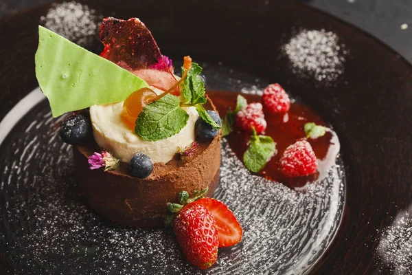 Exclusive mousse dessert served at restaurant — Stock Photo, Image