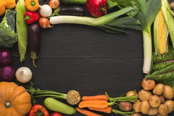 Renkli taze organik sebze çerçeve