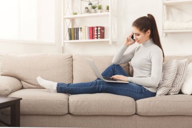 Evde çalışan güzel serbest meslek