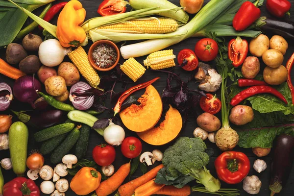 Fondo colorido de verduras orgánicas frescas — Foto de Stock