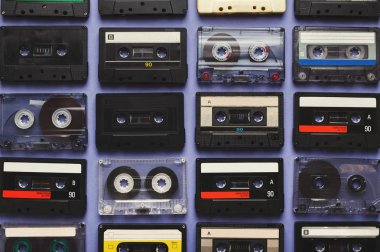 Vintage ses kasetleri mavi arka plan