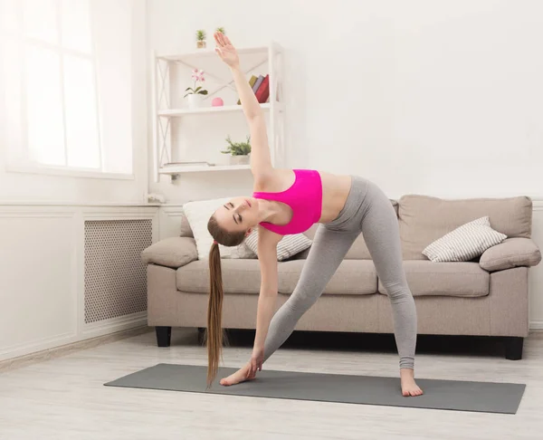 Woman training yoga pose in gym — Stock Photo, Image