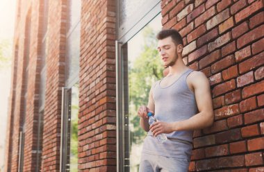 Adam molası, içme suyu verdikten