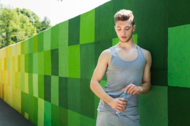 Adam molası, içme suyu verdikten