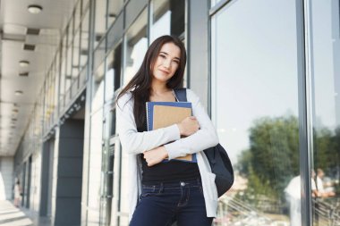 Öğrenci kız kitapları Üniversitesi arka plan ile