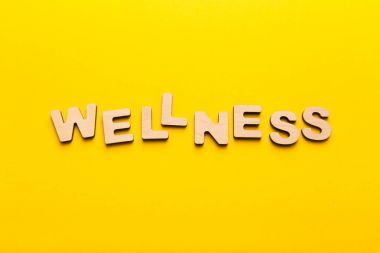 Ahşap harfleri ile düzenlenmiş sağlık kelime