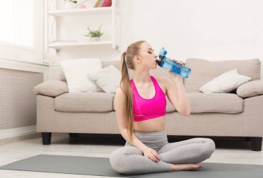 Fitness kadın içme suyu evde