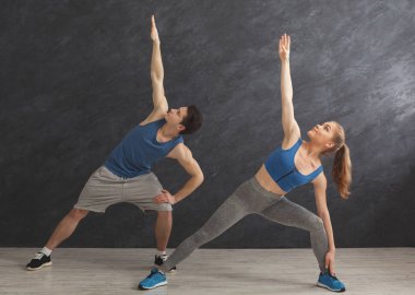 Fitness çift ısınma kapalı eğitim germe