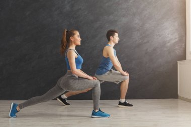 Fitness çift ısınma kapalı eğitim germe