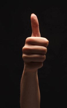 Beyaz el başparmak yukarıya üstünde siyah izole jest, yapma