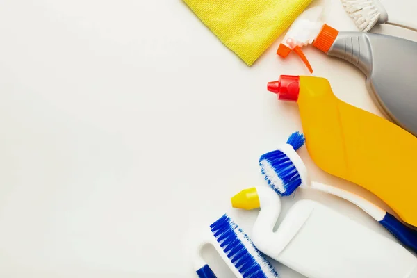 Υλικά καθαρισμού και προϊόντα για το σπίτι ξεκαθάρισμα — Φωτογραφία Αρχείου