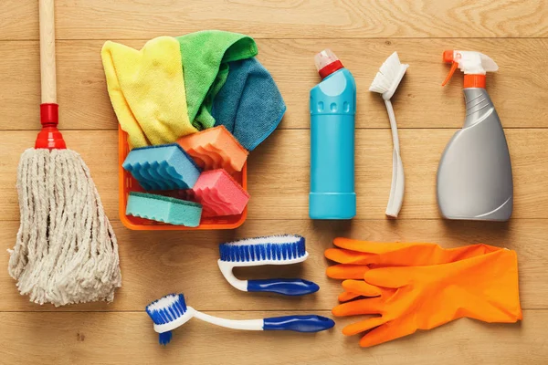 Various cleaning supplies, housekeeping background — Stock Photo, Image