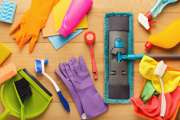 Различные чистящие средства, домашнее хозяйство
