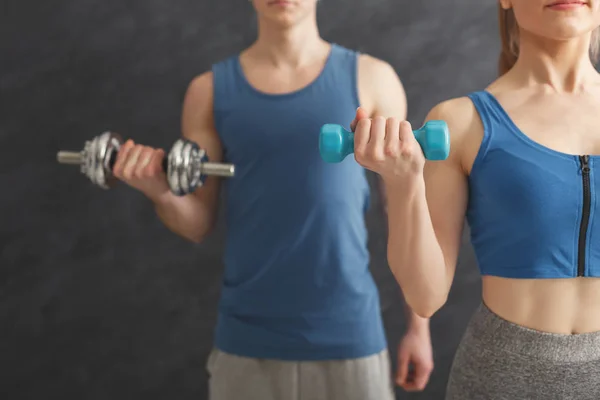 Fitness couple making exercise with dumbbells — Stock Photo, Image