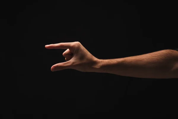 Мужская рука измеряет что-то, вырез, жест — стоковое фото