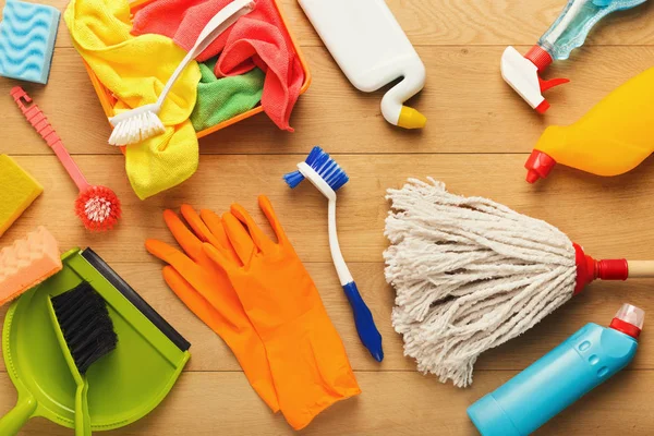 Various cleaning supplies, housekeeping background — Stock Photo, Image