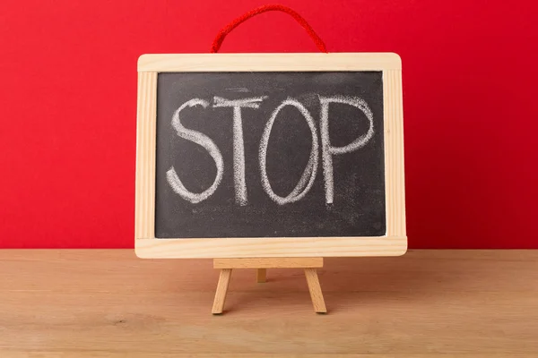 Word'ün okul tahtaya yazılmış durdurma — Stok fotoğraf