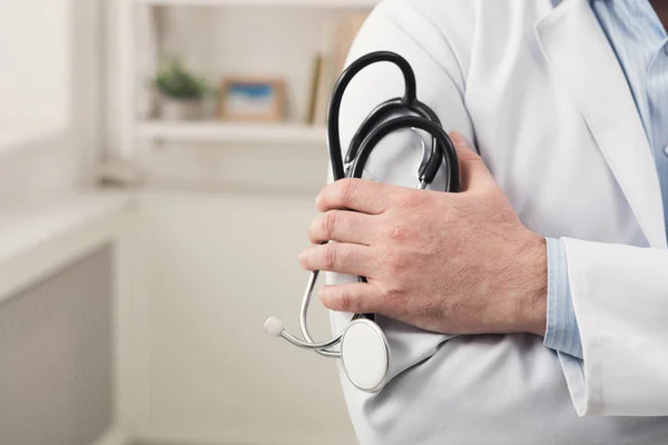 Male hand holding stethoscope closeup — Stock Photo, Image