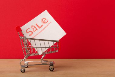 Minyatür alışveriş sepeti ve etiketle Satılık