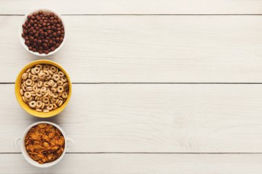 Ahşap masa kopya alanı sağlıklı kahvaltı yemek