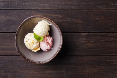 Çeşitli dondurma kaşık toz kase en iyi görünümü