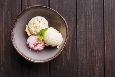 Çeşitli dondurma kaşık toz kase en iyi görünümü
