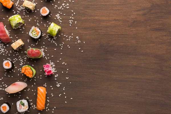 Sushi, maki, gunkans és tekercs gyűjteménye. Ázsiai konyha — Stock Fotó