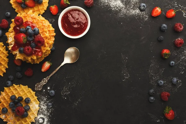 Round belgium waffles with berries — Stock Photo, Image