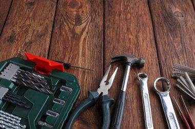 Ahşap arka plan kopya alanı ile onarım araçları