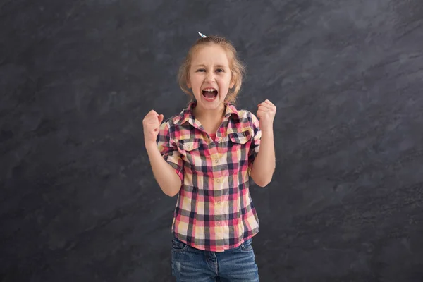 Little girl screaming at gray background — Stock Photo, Image