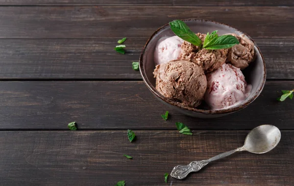 Fagylalt gombóc, gyümölcs fa része — Stock Fotó
