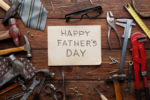 Happy Fathers Day fond, carte avec des outils de réparation — Photo