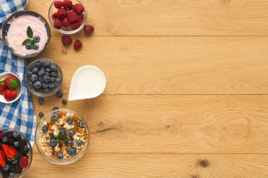 Continental Kahvaltı croissants ve çilek doğal tarih ile woo