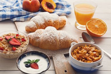 Geleneksel Fransız kahvaltı menüsü portre