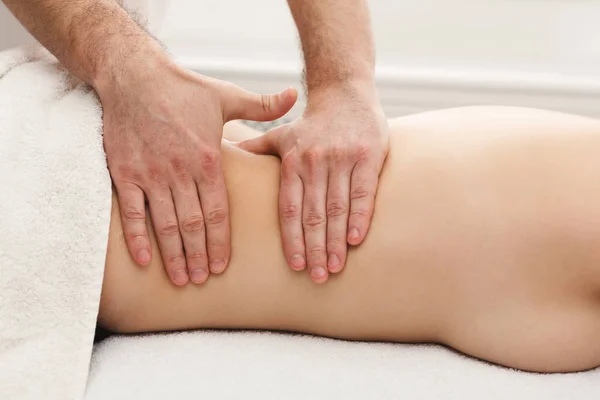 Classical body massage at physiotherapist office — Stock Photo, Image