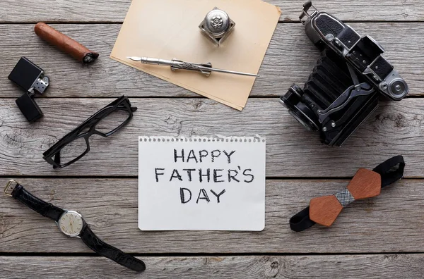 Carte Happy Fathers Day sur fond de bois rustique — Photo