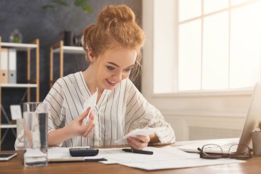 Mutlu iş kadın denetimleri okuma
