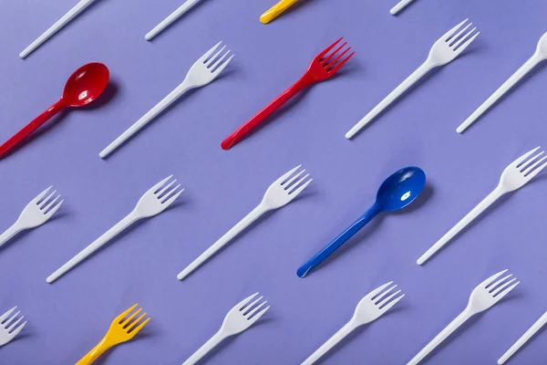 Top view on plastic forks on violet background — Stock Photo, Image