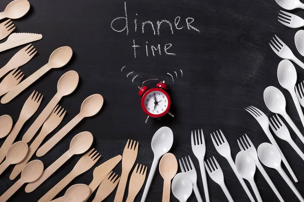 Tempo di cena scritto sulla lavagna con gesso — Foto Stock