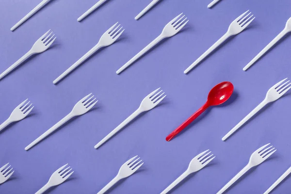 Top view on plastic forks on violet background — Stock Photo, Image