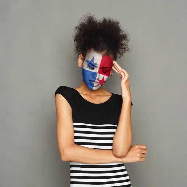 Mujer joven con bandera de Panamá pintada en la cara —  Fotos de Stock
