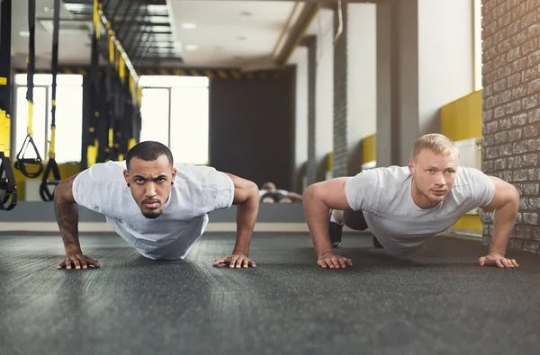 Two men fitness workout, push ups or plank — Stock Photo, Image