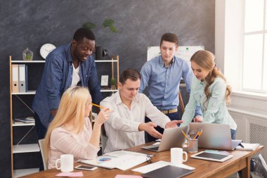 Şirket iş arkadaşlarınızla office fikirleri tartışmak