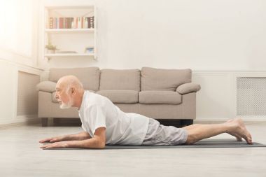 Komuta sizde eğitim yoga Kobra poz kapalı