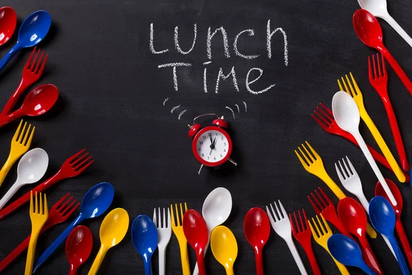 Hora do almoço escrito em quadro negro com giz — Fotografia de Stock