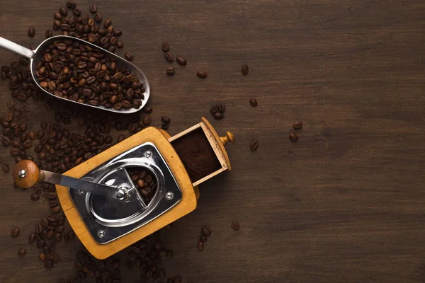 Retro coffee grinder on old wooden table, top view — Stock Photo, Image